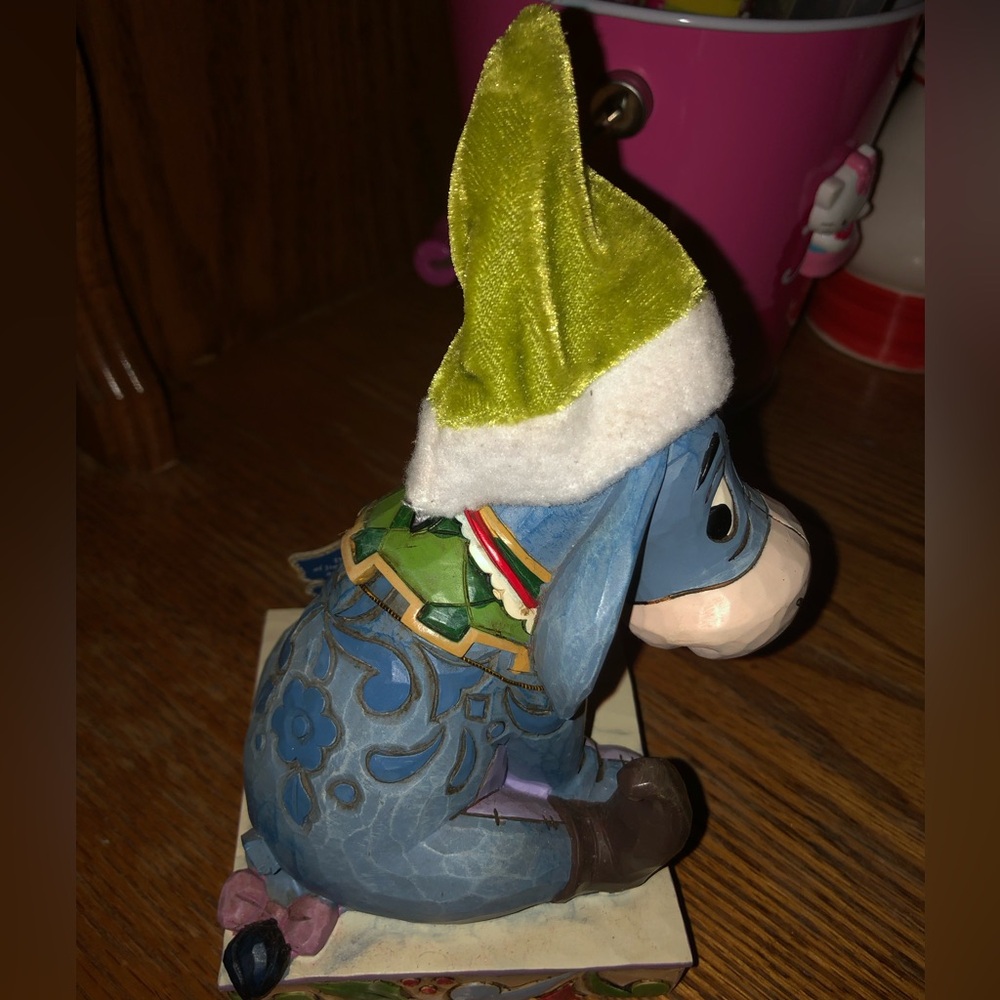 JIM SHORE WALT DISNEY SHOWCASE EEYORE SANTAS LITTLE HELPER FIGURINE - Picture 3 of 5